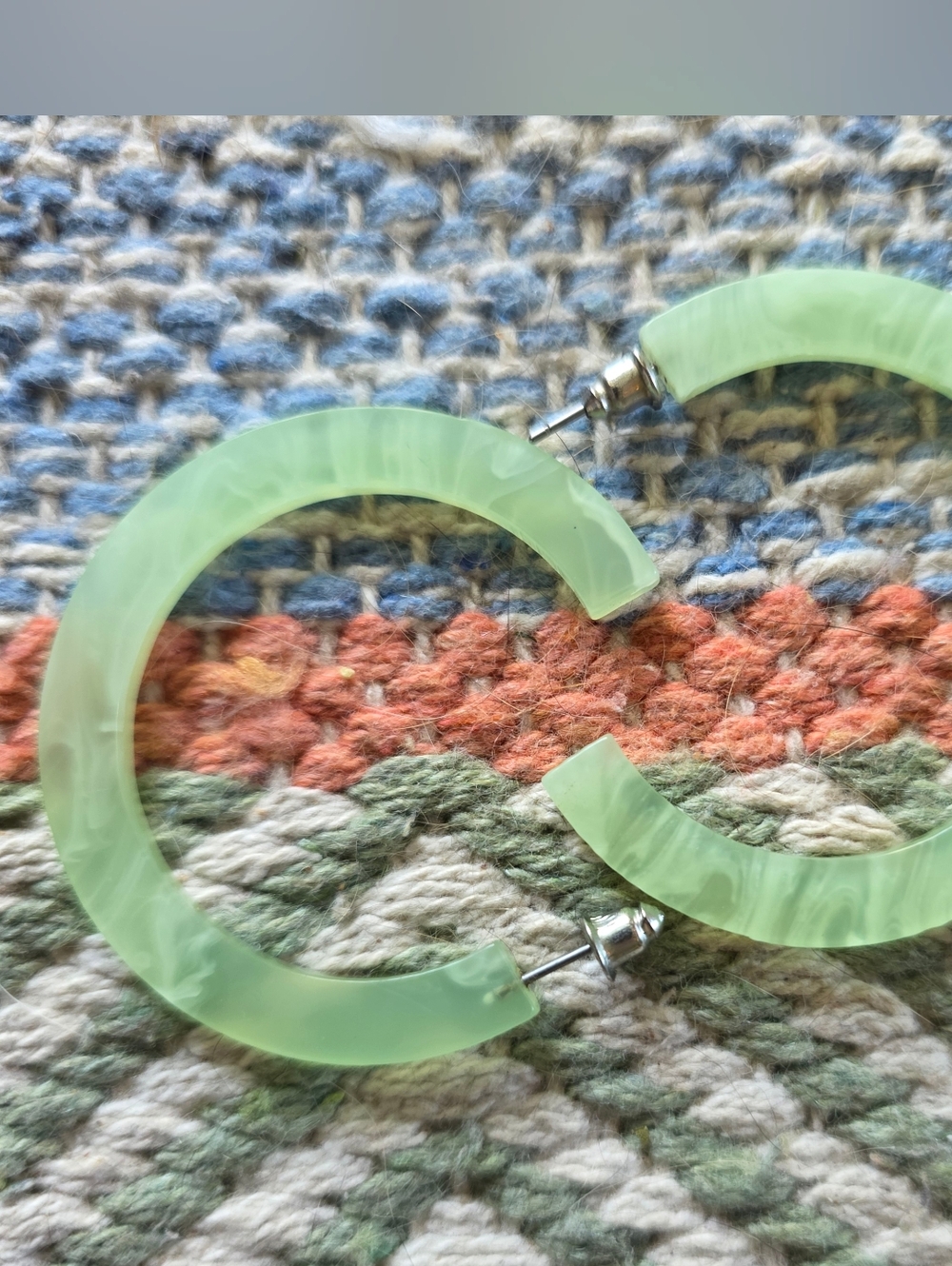 VTG Lucite Marbled Hoop Earrings Mint Green Pierced Hoops Y2k Earrings - Picture 4 of 12